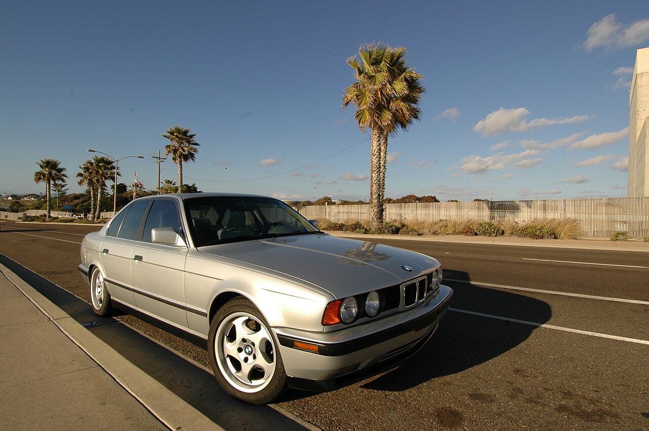 File:BMW E34 M5 Sedan 03.jpg