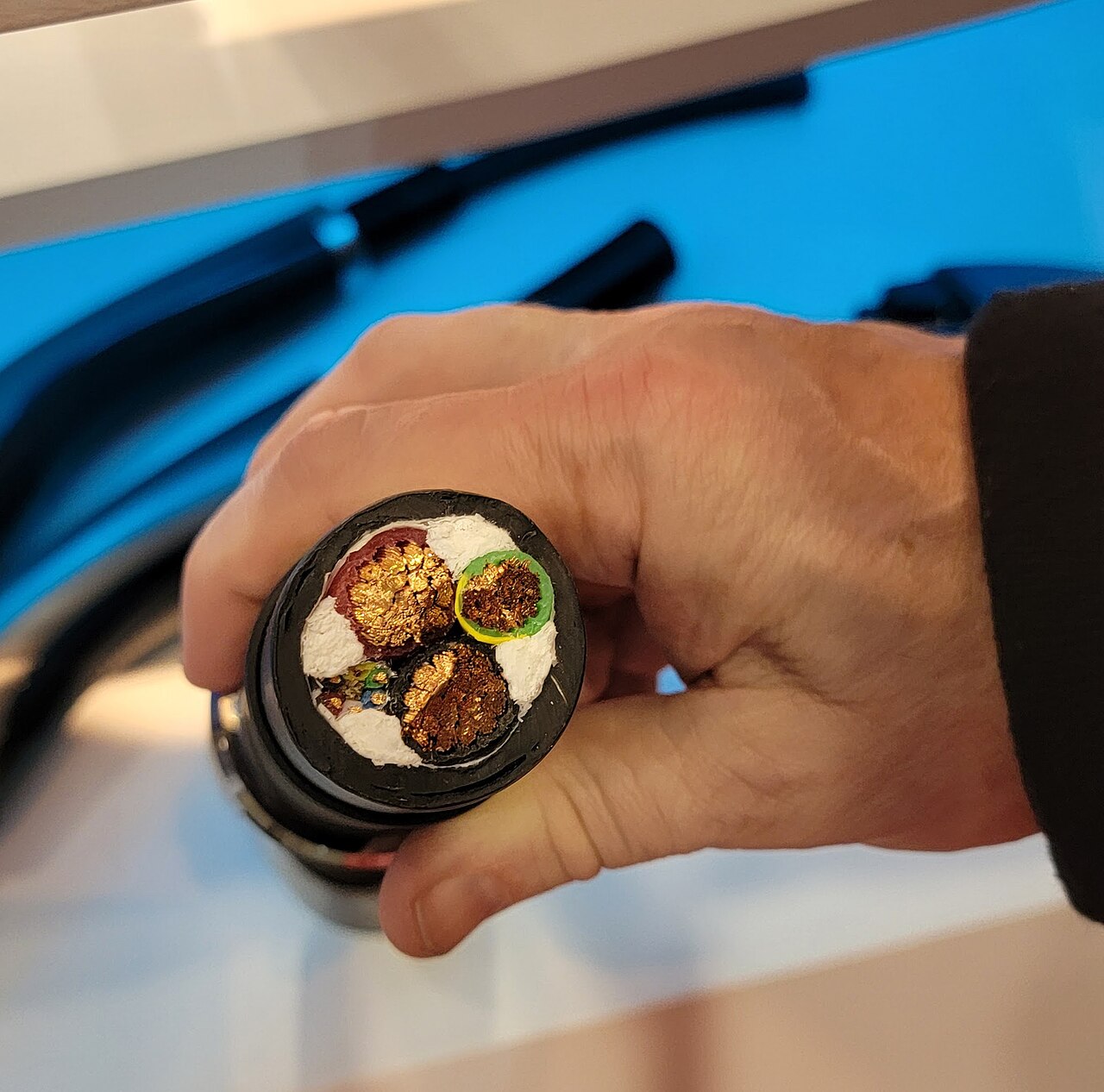 File:Cross-cut of an electric vehicle charging cable.jpg
