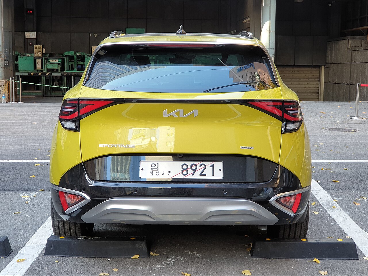 File:Kia Sportage Plug-in Hybrid NQ5e PHEV Splash Lemon Test Vehicle (11).jpg